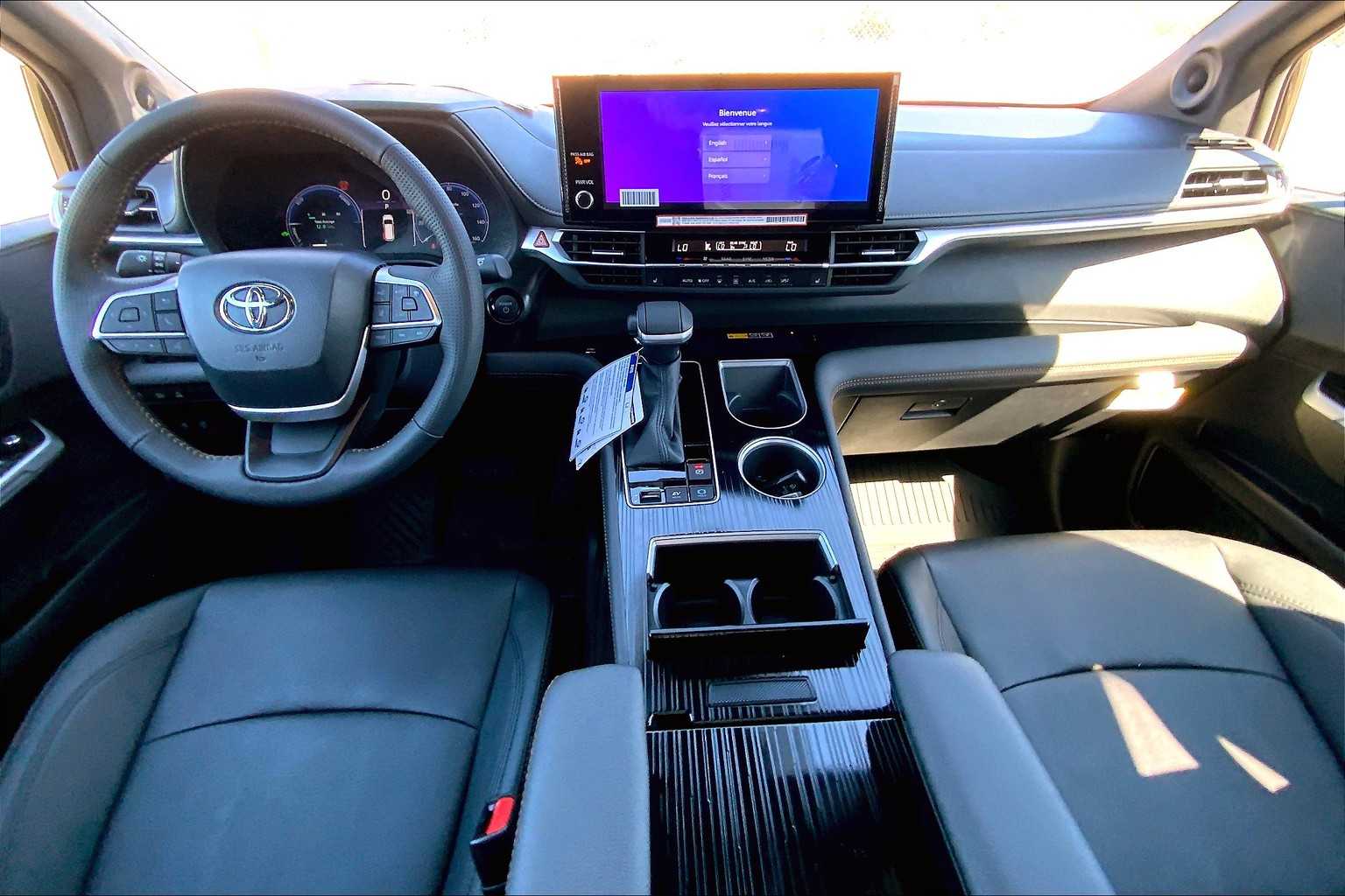 2025 Toyota Sienna Woodland Edition photo 12