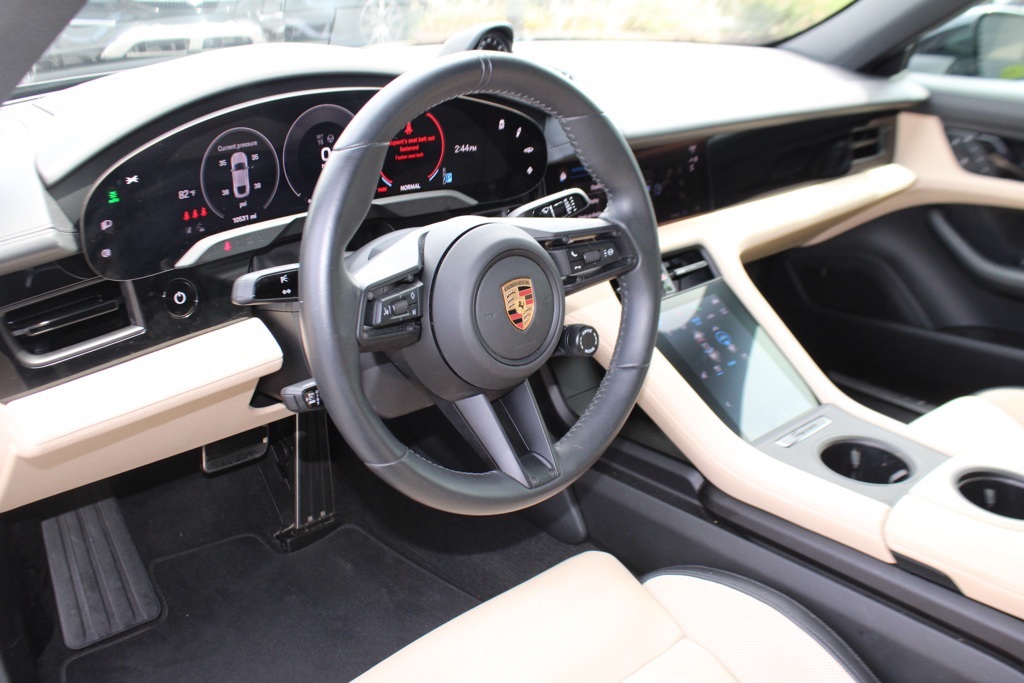 2025 Porsche Taycan Base photo 19