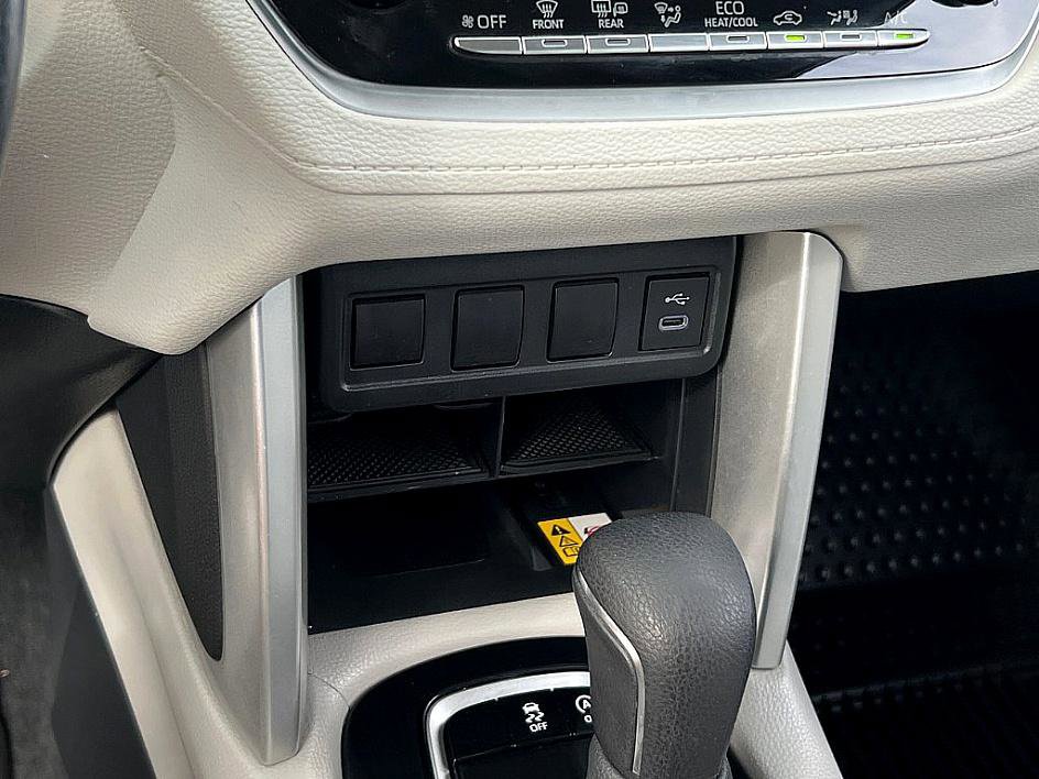 2023 Toyota Corolla Cross LE photo 11