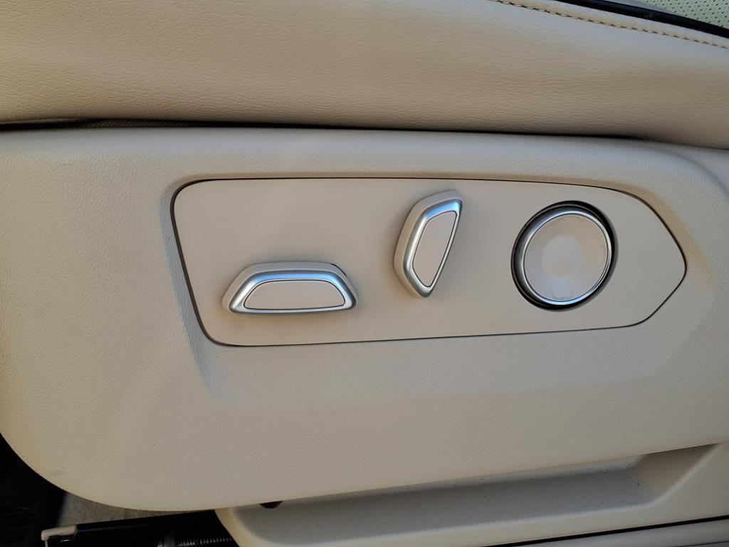 2021 Cadillac Escalade Premium Luxury photo 3