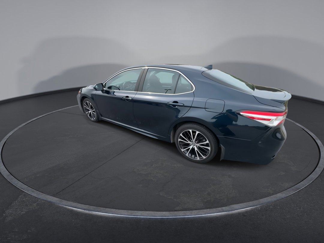 2020 Toyota Camry SE photo 6