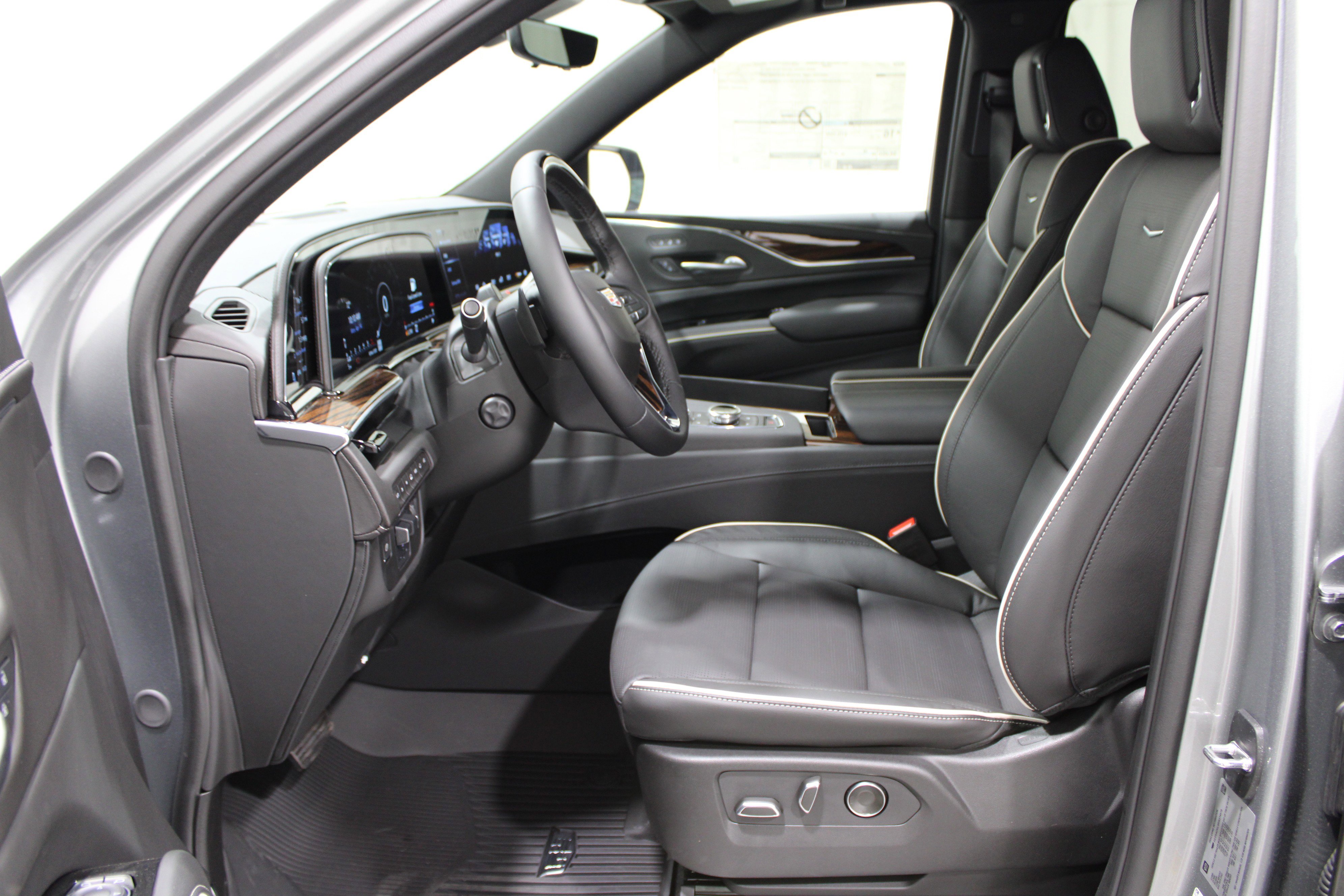 2024 Cadillac Escalade Premium Luxury photo 3