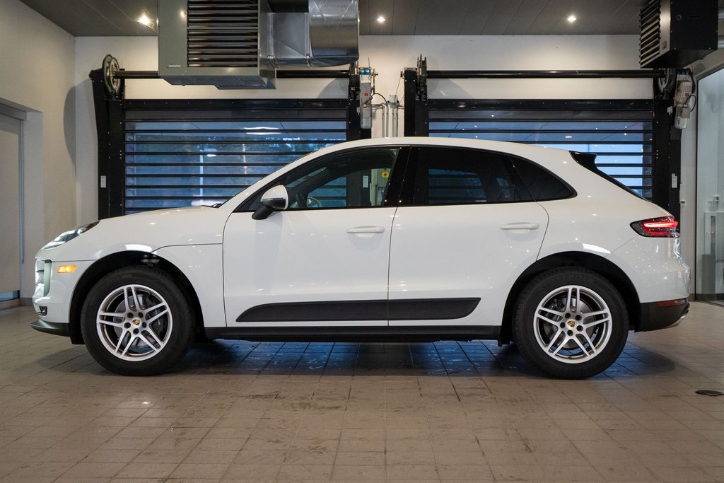 2021 Porsche Macan Base photo 2