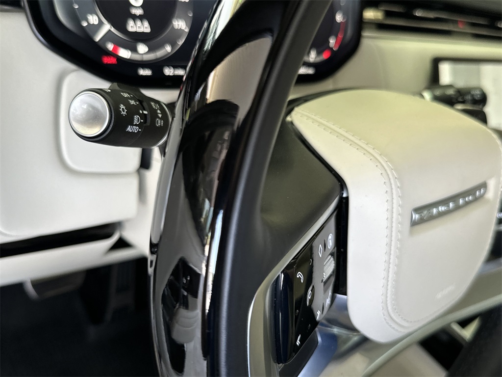 2024 Land Rover Range Rover SE photo 19