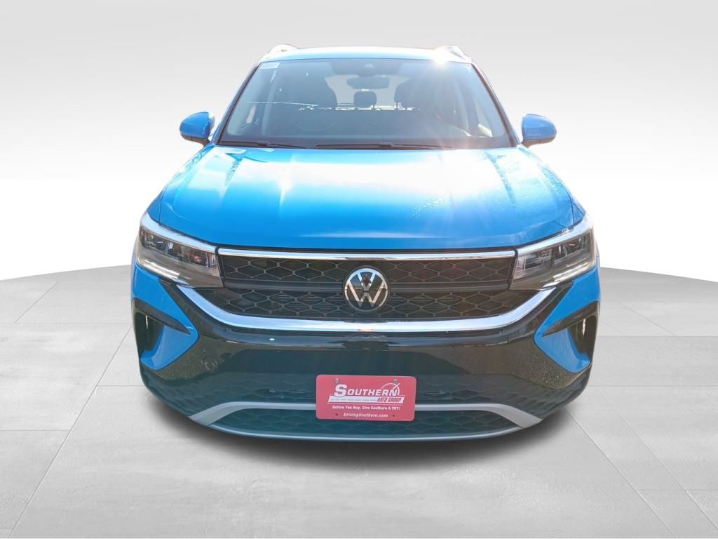 2024 Volkswagen Taos SE photo 8