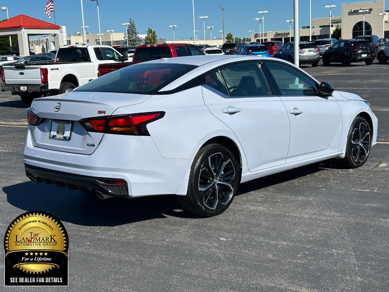 2024 Nissan Altima 2.5 SR photo 2