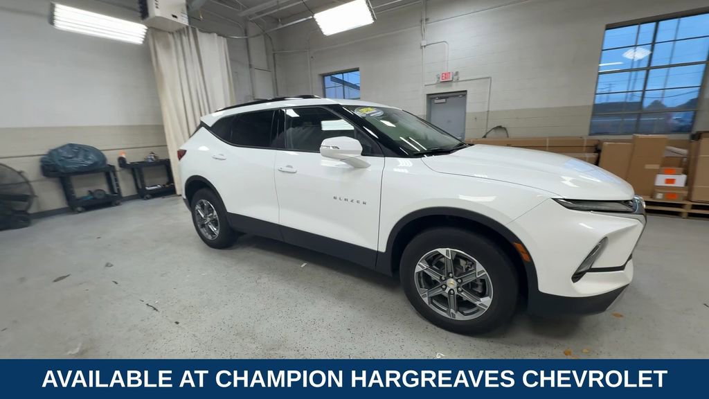 2024 Chevrolet Blazer 3LT photo 2