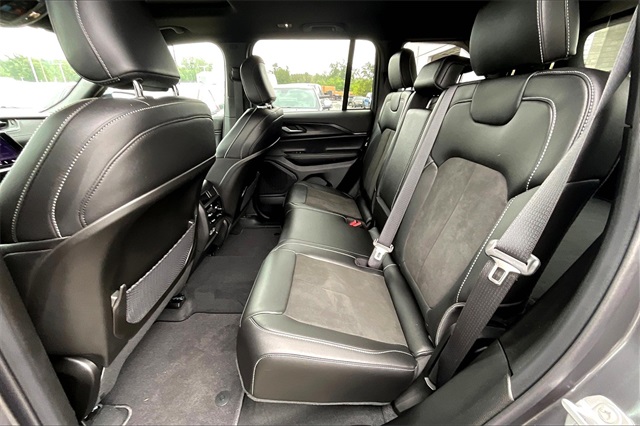 2025 Jeep Grand Cherokee Laredo Altitude photo 10