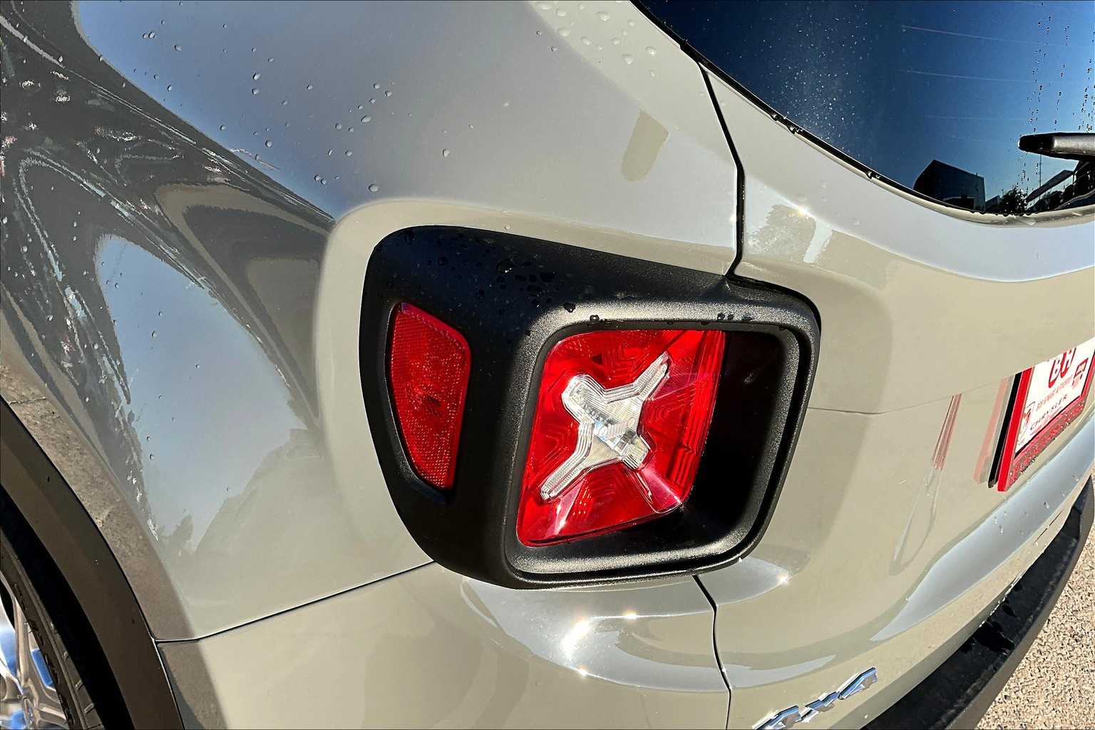 2022 Jeep Renegade Limited photo 28
