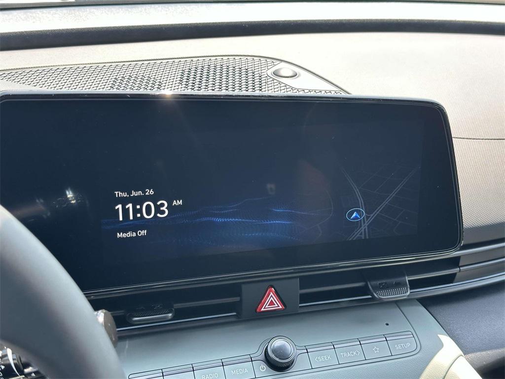 2025 Hyundai Elantra Hybrid Limited photo 3