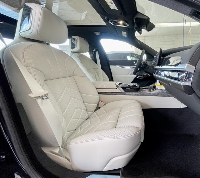 2025 Bmw 750e 750e xDrive photo 17