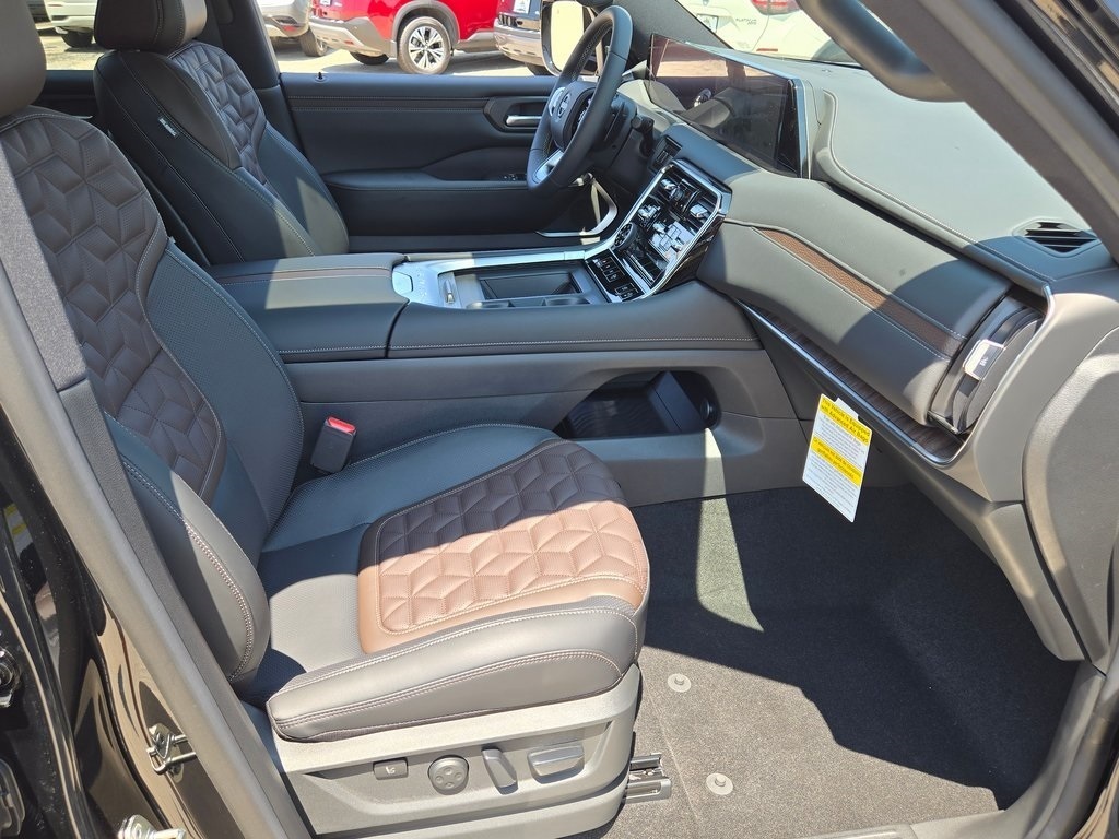 2025 Nissan Armada Platinum Reserve photo 4