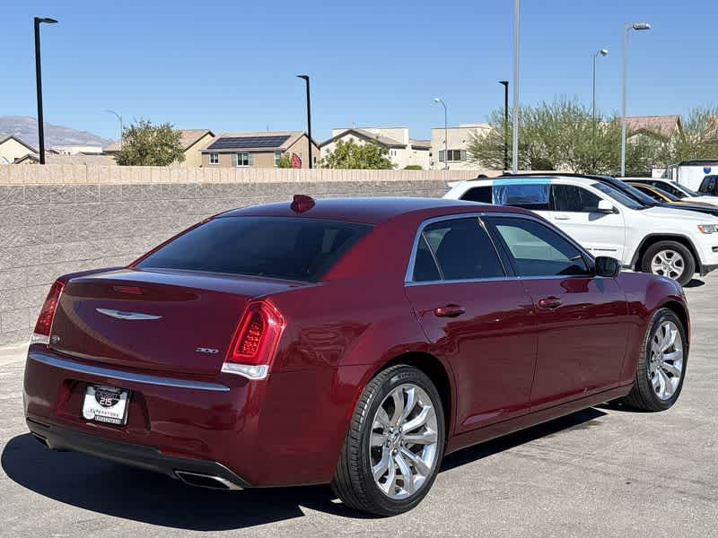 2020 Chrysler 300 Touring photo 8