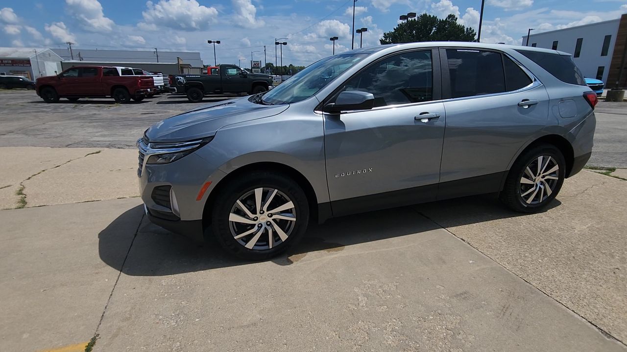 2024 Chevrolet Equinox LT photo 3