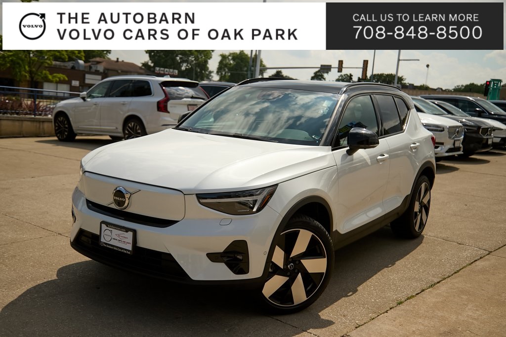 2023 VOLVO XC40 - Image 24