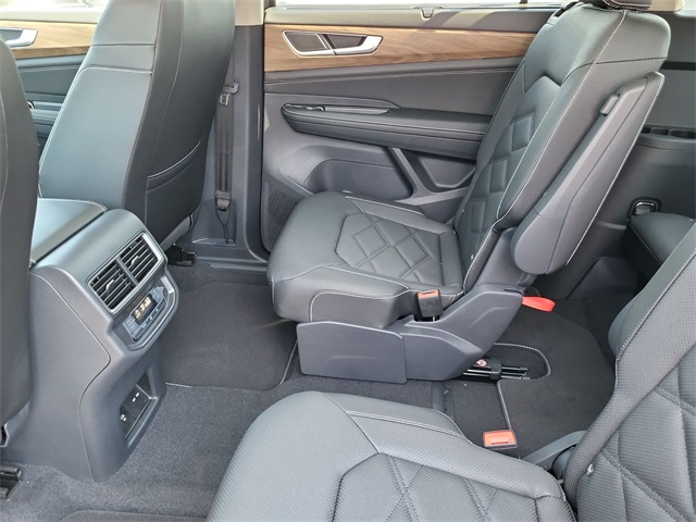 2025 Volkswagen Atlas SE Technology photo 9