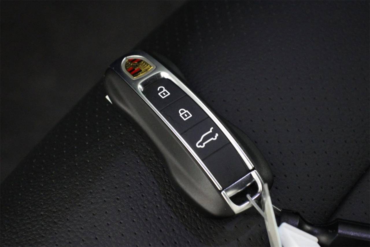 2025 Porsche Cayenne photo 22
