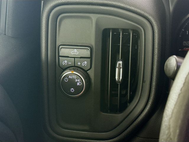 2021 Chevrolet Silverado 1500 Custom photo 4