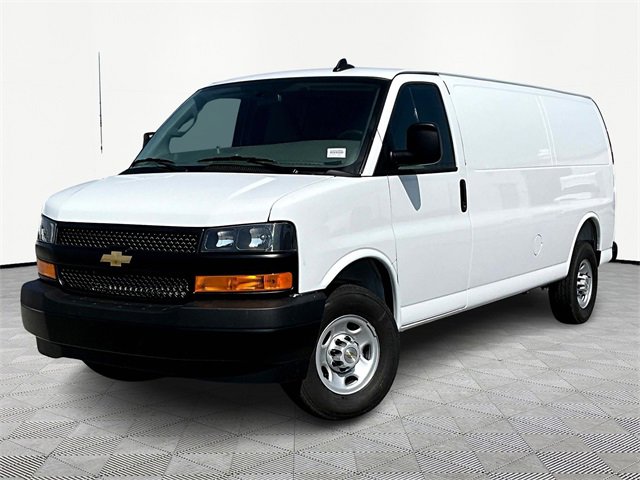 2025 Chevrolet Express Cargo 3500 photo 3