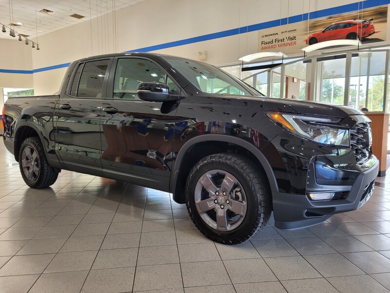 2025 Honda Ridgeline TrailSport photo 3