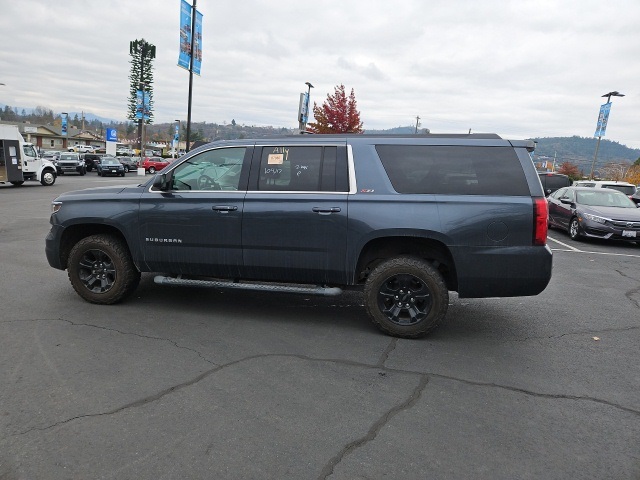 2019 Chevrolet Suburban LT photo 4