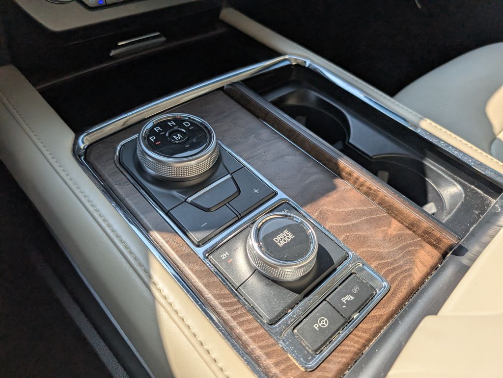 2020 Ford Expedition MAX Platinum photo 19