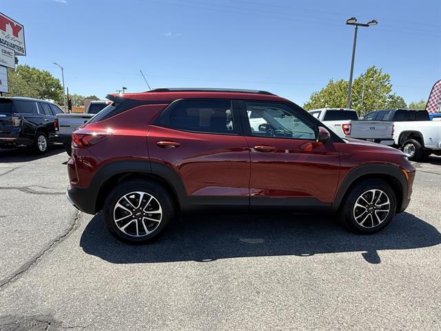 2024 Chevrolet Trailblazer LT photo 2