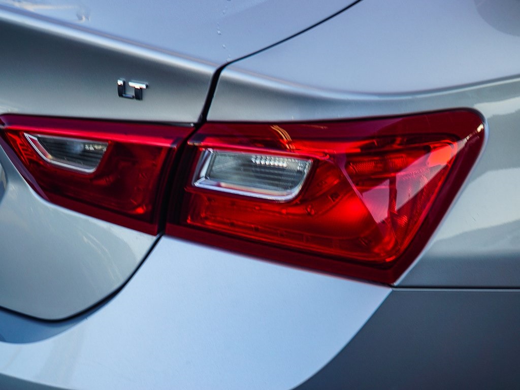 2017 Chevrolet Malibu 1LT photo 9