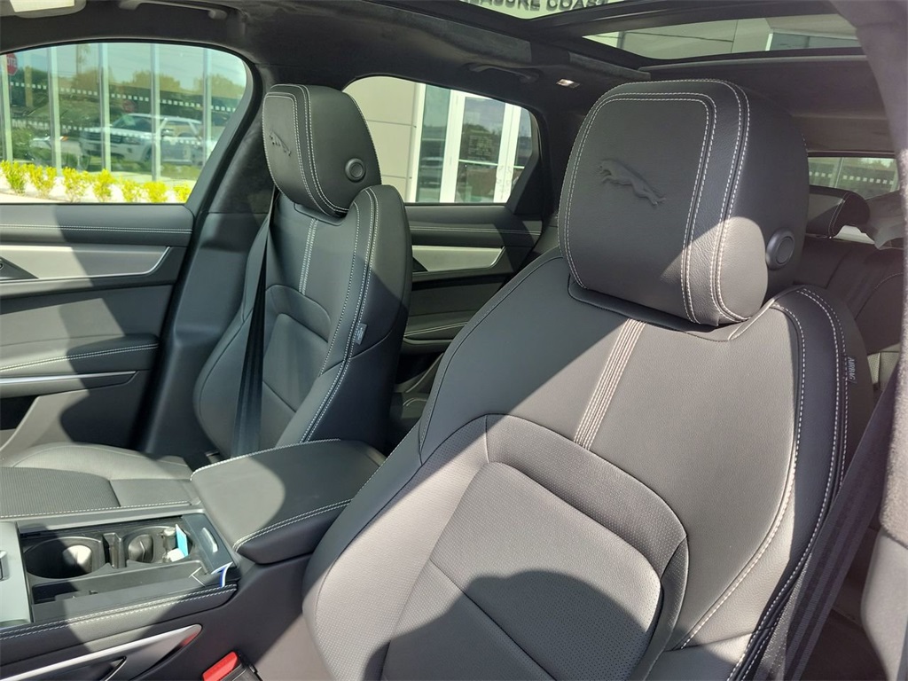 2026 Jaguar F-PACE P250 R-Dynamic S photo 25
