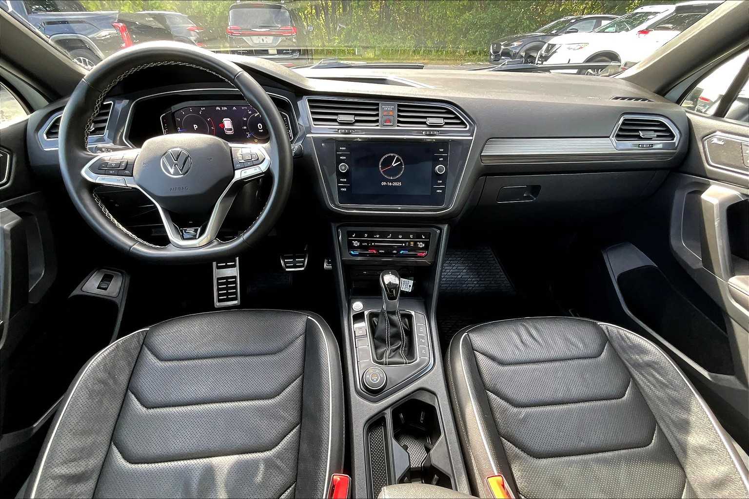2023 Volkswagen Tiguan SEL R-Line Black photo 27