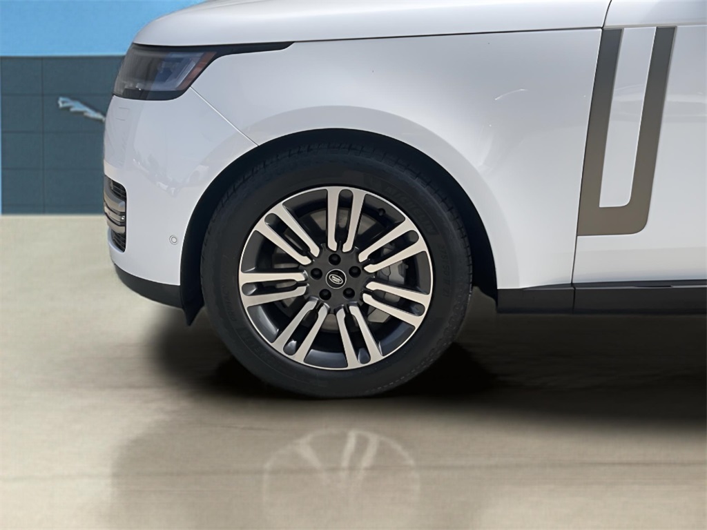 2023 Land Rover Range Rover SE photo 4