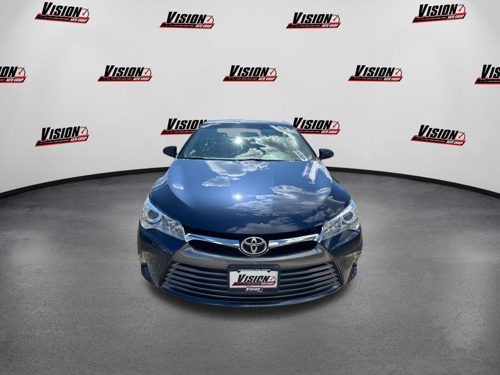 2016 Toyota Camry LE photo 2
