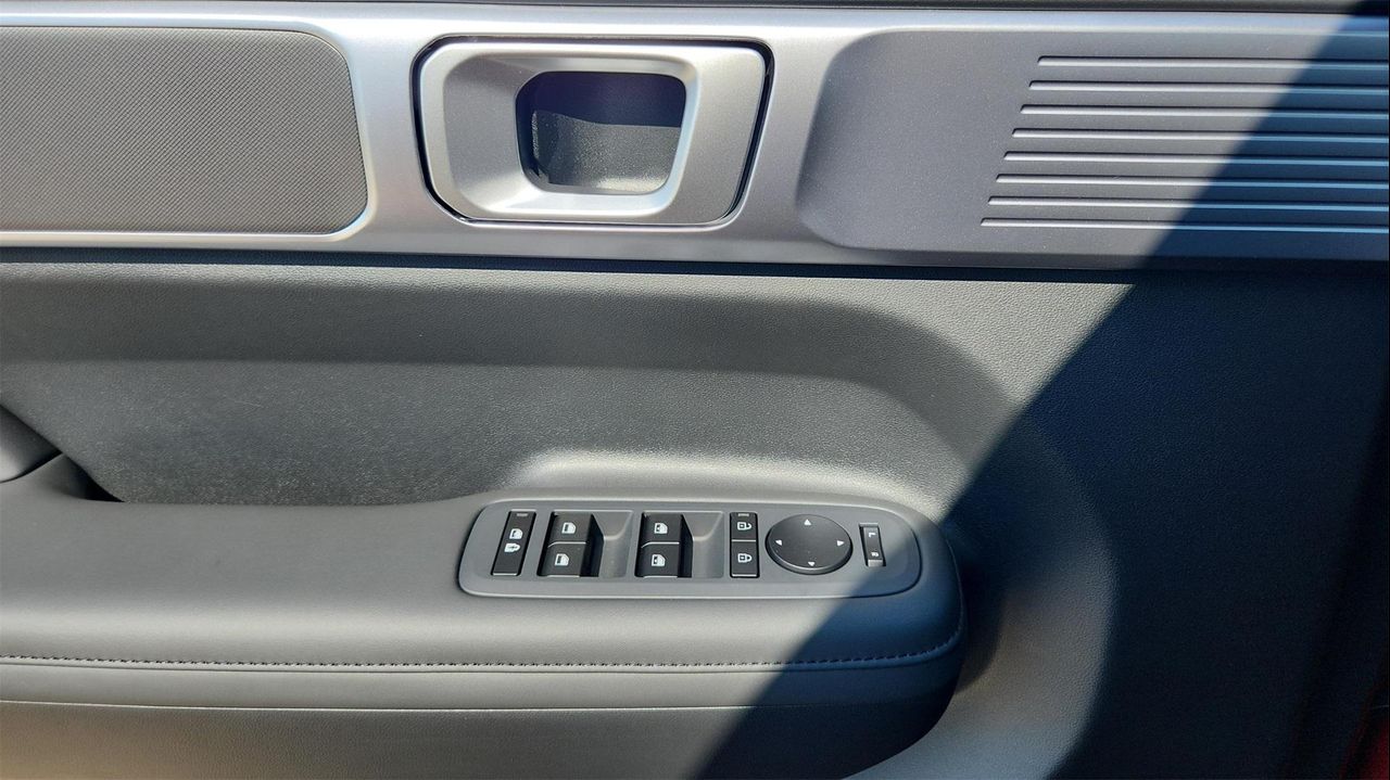 2025 Hyundai Santa Fe SEL photo 18