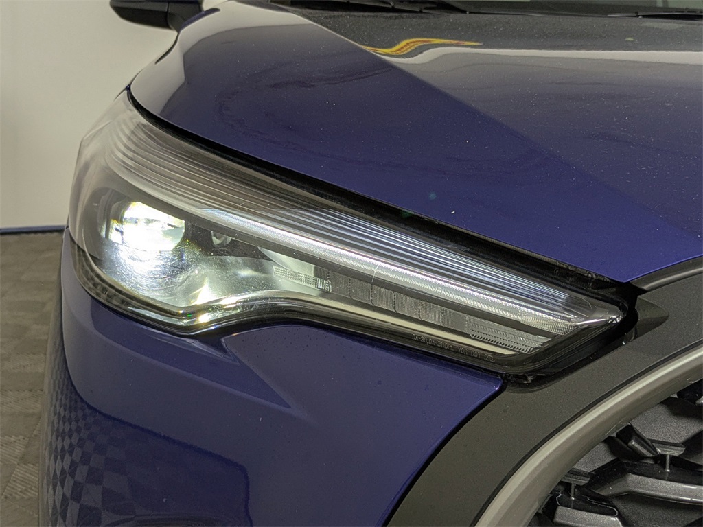 2023 Toyota Corolla Cross XLE photo 7