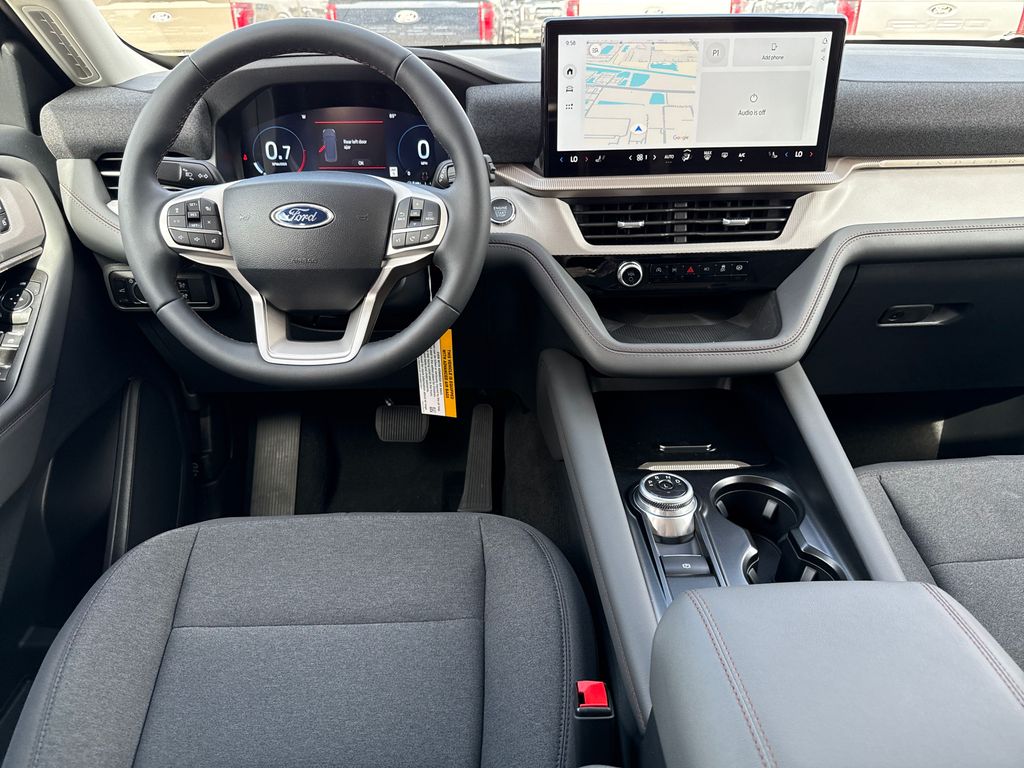 2025 Ford Explorer photo 3