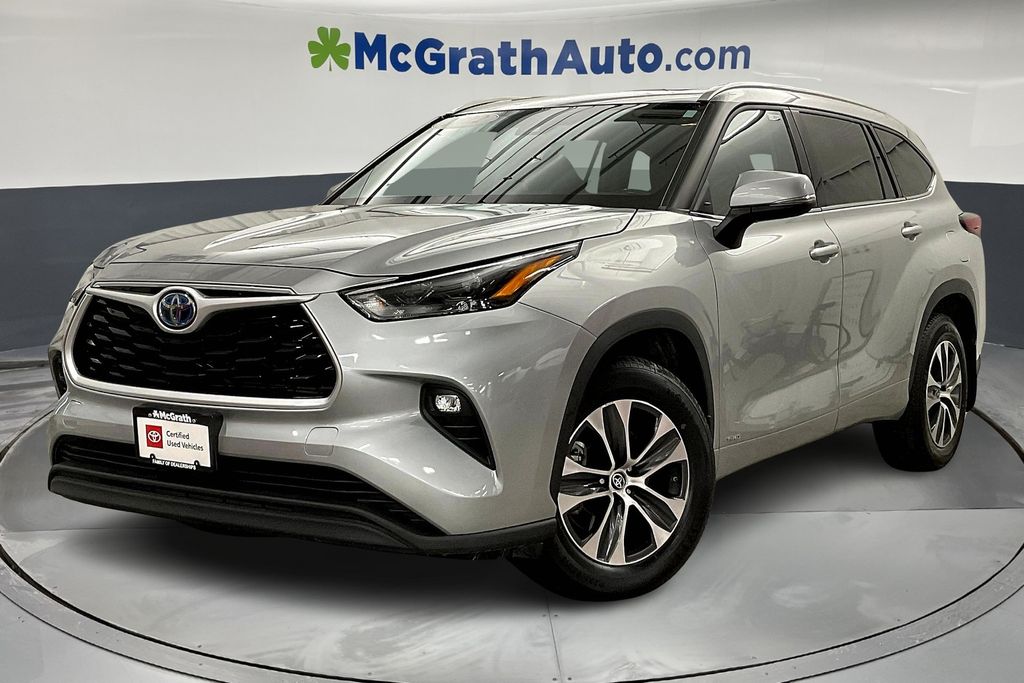 2022 Toyota Highlander Hybrid XLE photo 2