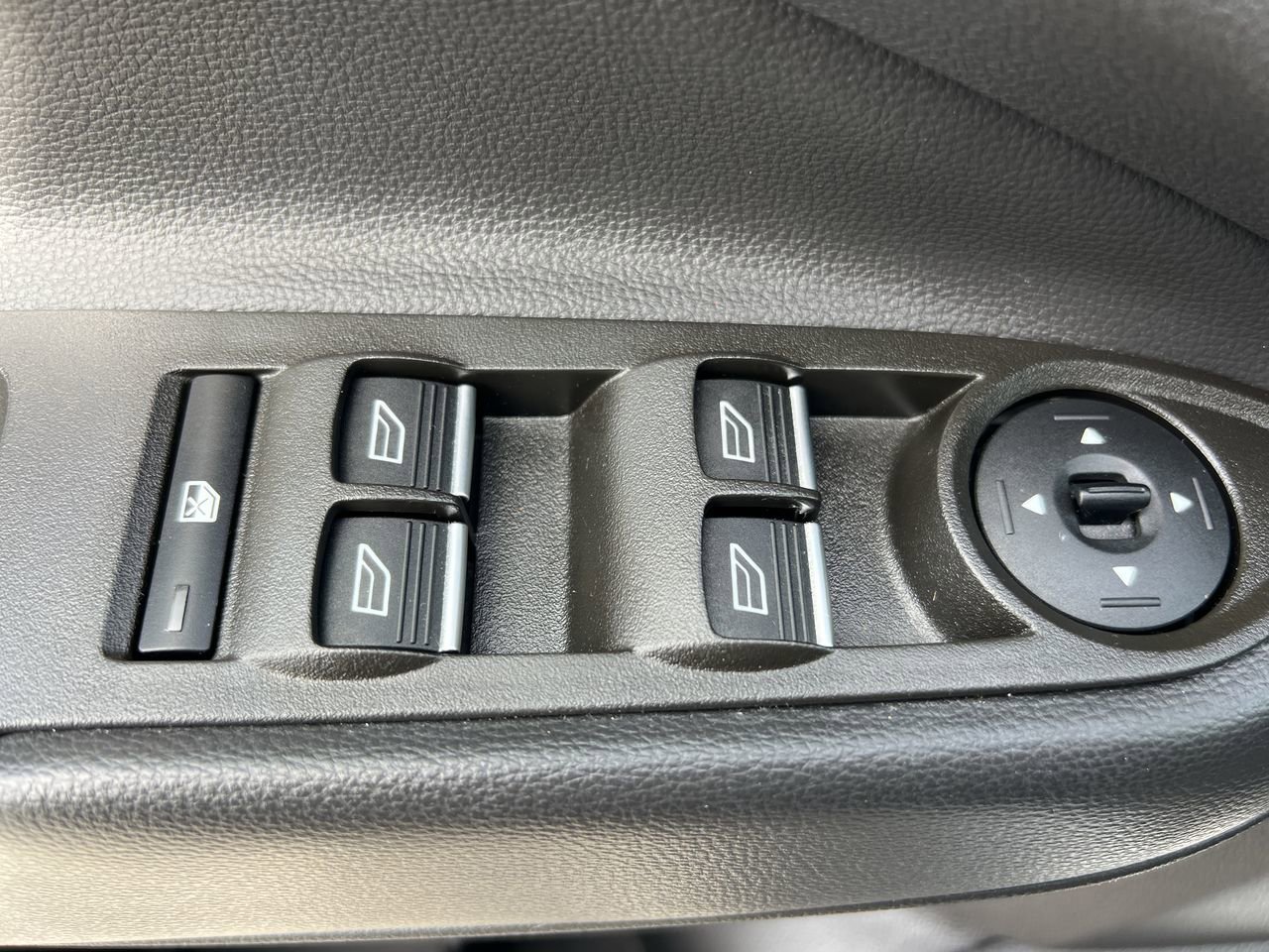 2017 Ford C-Max Hybrid SE photo 16