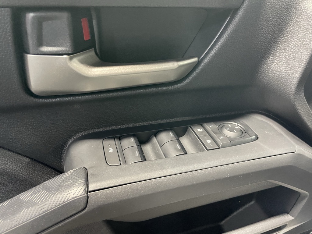 2025 Toyota Tacoma SR5 photo 22