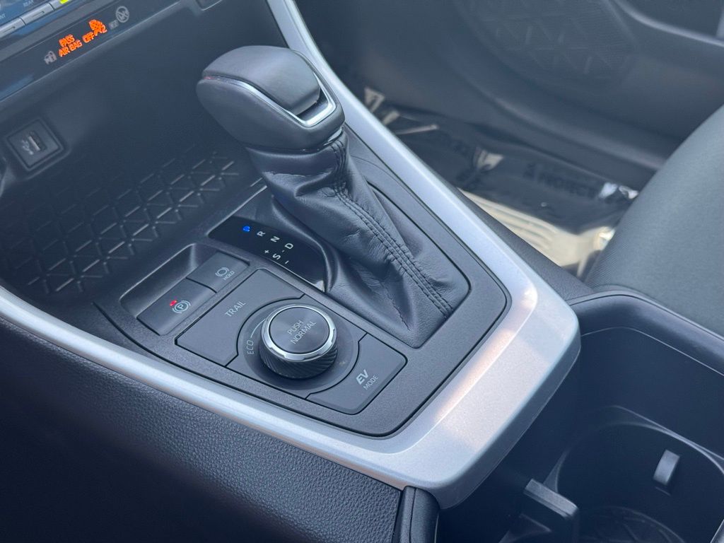 2024 Toyota RAV4 Hybrid SE photo 29