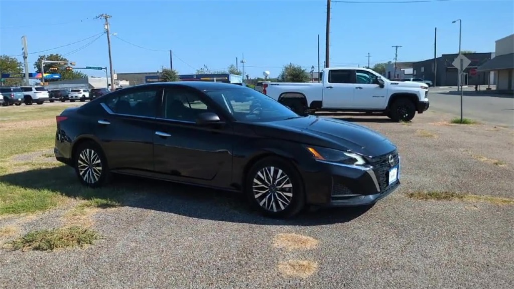 2024 Nissan Altima 2.5 SV photo 2