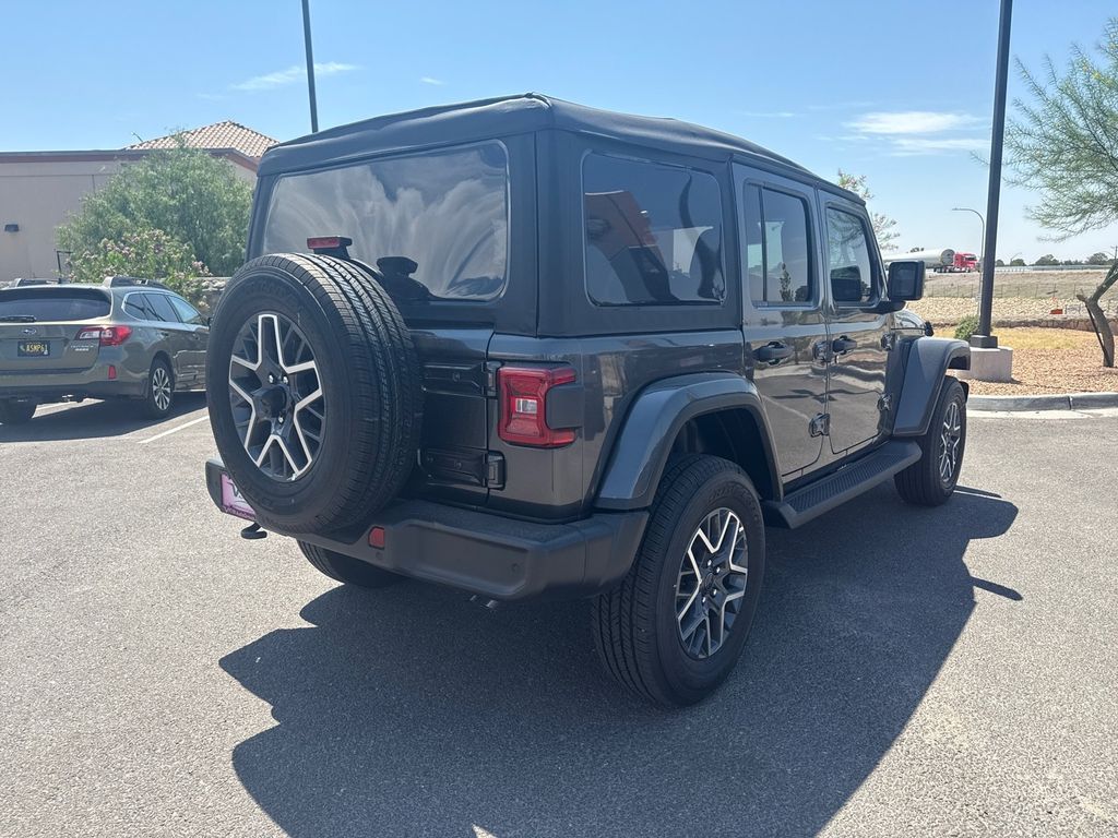 2025 Jeep Wrangler Sahara photo 3