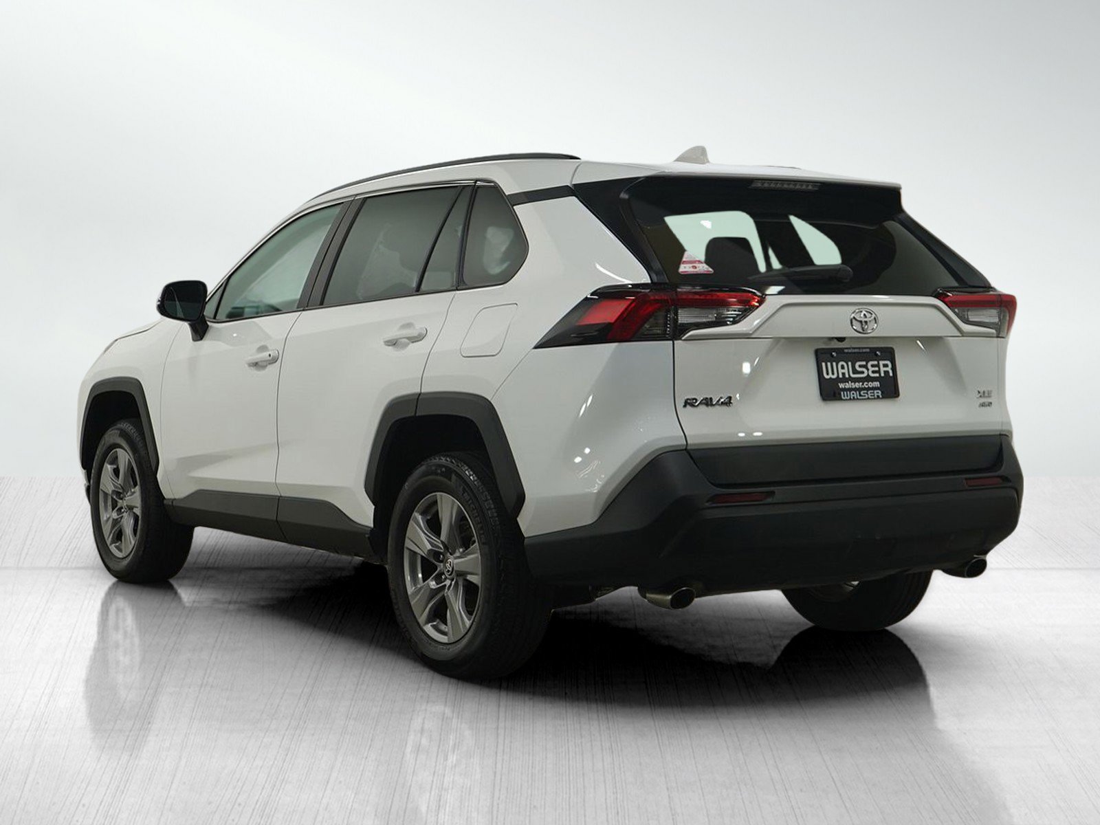 2024 Toyota RAV4 XLE photo 2