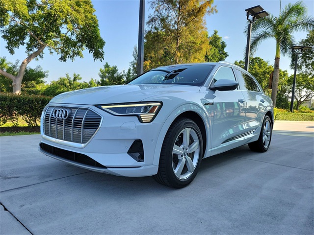 2019 Audi e-tron Premium Plus photo 4