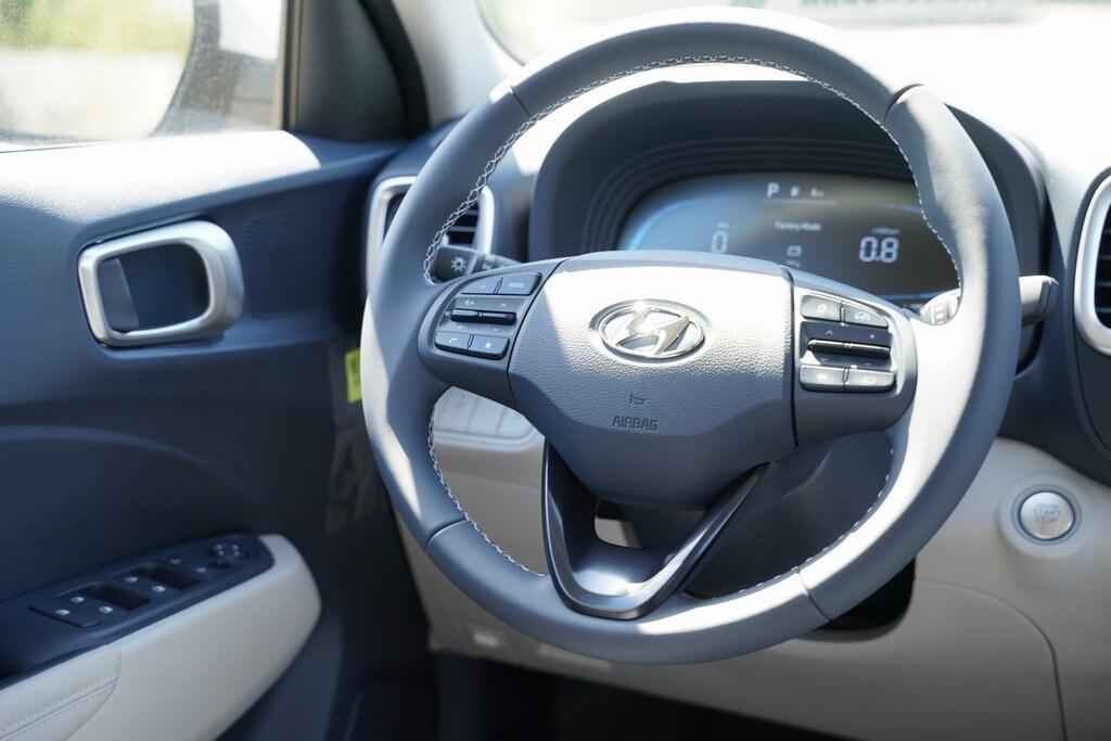 2025 Hyundai Venue Limited photo 10