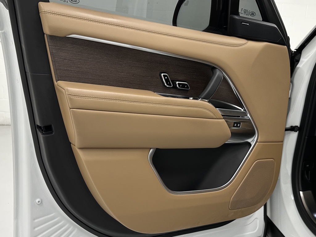 2023 Land Rover Range Rover SE photo 21