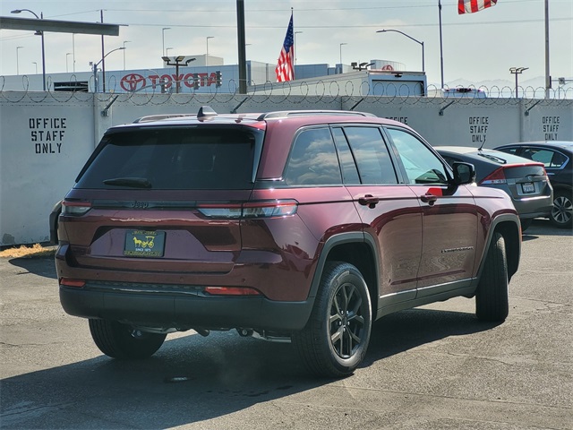 2025 Jeep Grand Cherokee Altitude photo 3