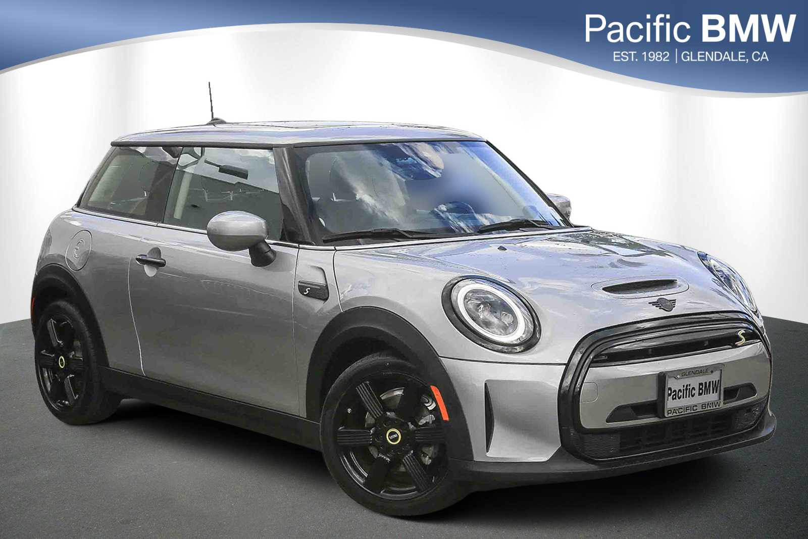 2024 MINI Hardtop 2 Door SE's photo