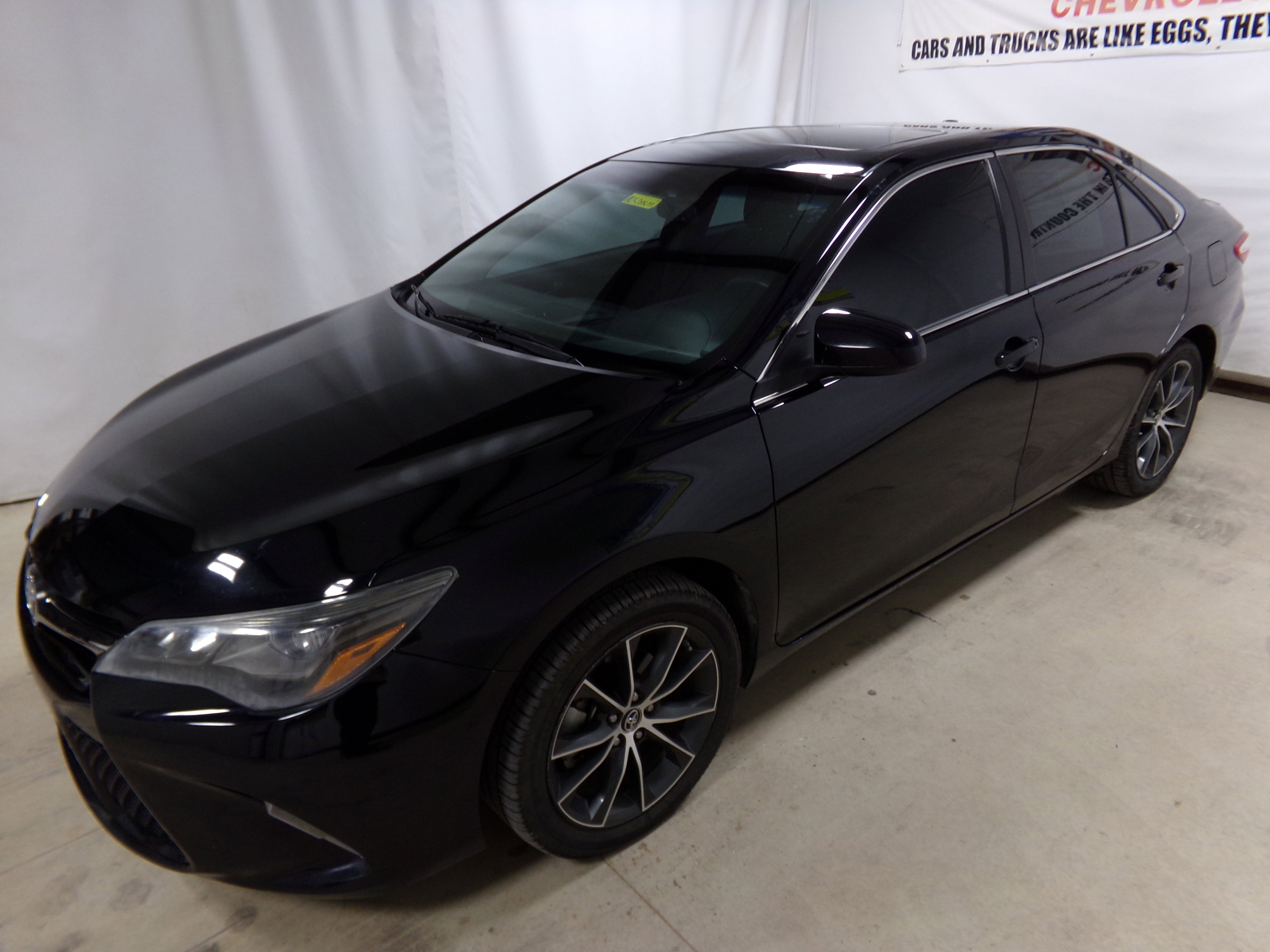 2015 Toyota Camry XSE photo 3