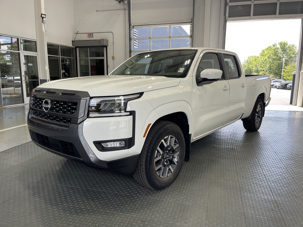 2025 Nissan Frontier SL photo 3