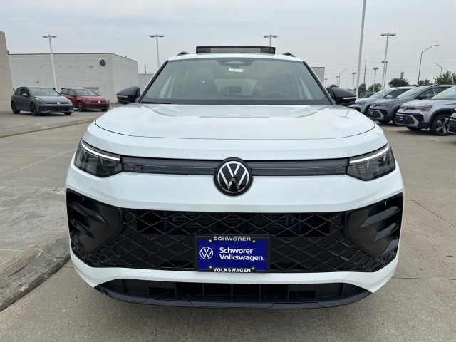 2025 Volkswagen Tiguan SE R-Line Black photo 2